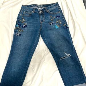 Jennifer Lopez brand, size 4 capri denim jeans.